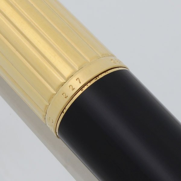 MONTBLANC 万年筆 NO.227 585 EF Montblanc 227 Fountain Pen (1970s) - Black, Piston Fill, 14k